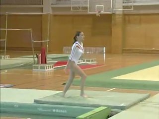 Claudia - τόπλες gymnastics