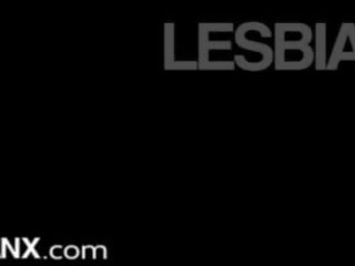 Lesbianx око rolling лесбийки оргазъм