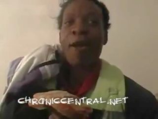 He trick this young black streetwalker to fuck on xvideo