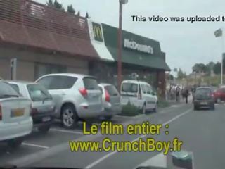 Sexe au restaurant exhib mac donalds des jeunes se sucent leur grosse morso sous