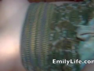 Scambista amatoriale milf su 24h voyeur livecam da suo casa. emily un reale amatoriale