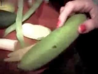 Manželka fucks seba s a banán a jedla to!