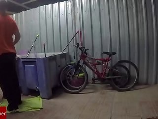 Engrasando 啦 bicicleta y 埃爾 coã±o 德 啦 gorda grabado con cã¡mara oculta gui030