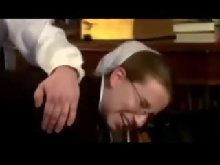 Amish treyler kız spanked üzerinde onun knee